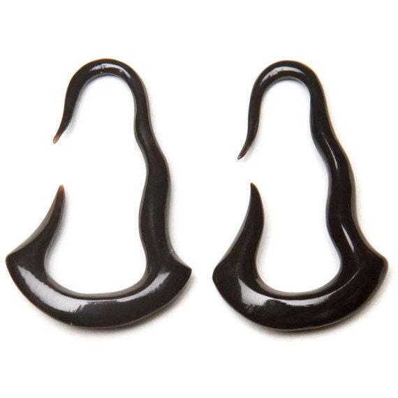 Elegant Hand-Carved Horn Hanging Earrings – Ear Gauges