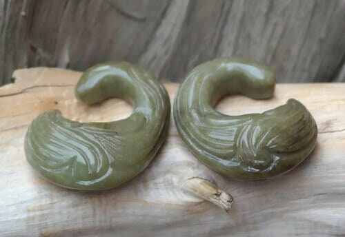 OOAK Carved Jadeite Spiral Earrings – 00g (9.5mm)