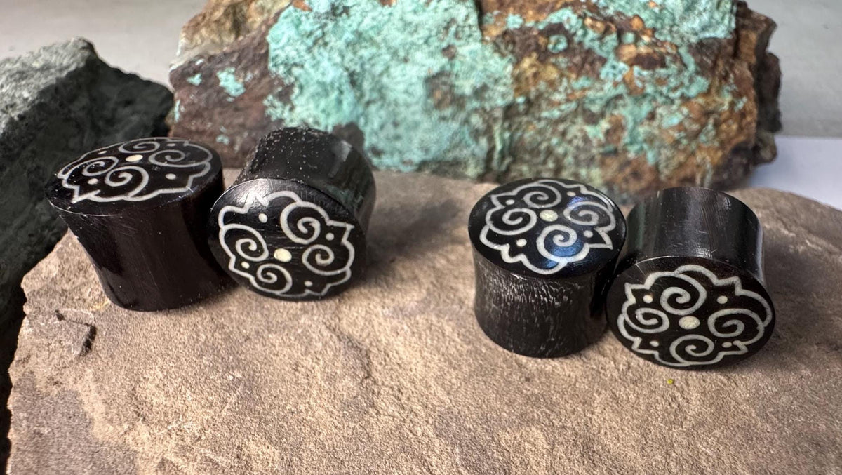 Reversible Horn Plugs with Bone-Dust Inlay