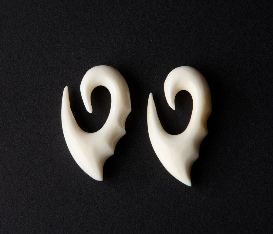 Tribal Bone Dino-Tooth Earrings – 4g Ear Hangers