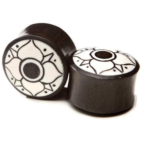 Ebony Wood Flower Plugs with Bone Cap – Double Flared
