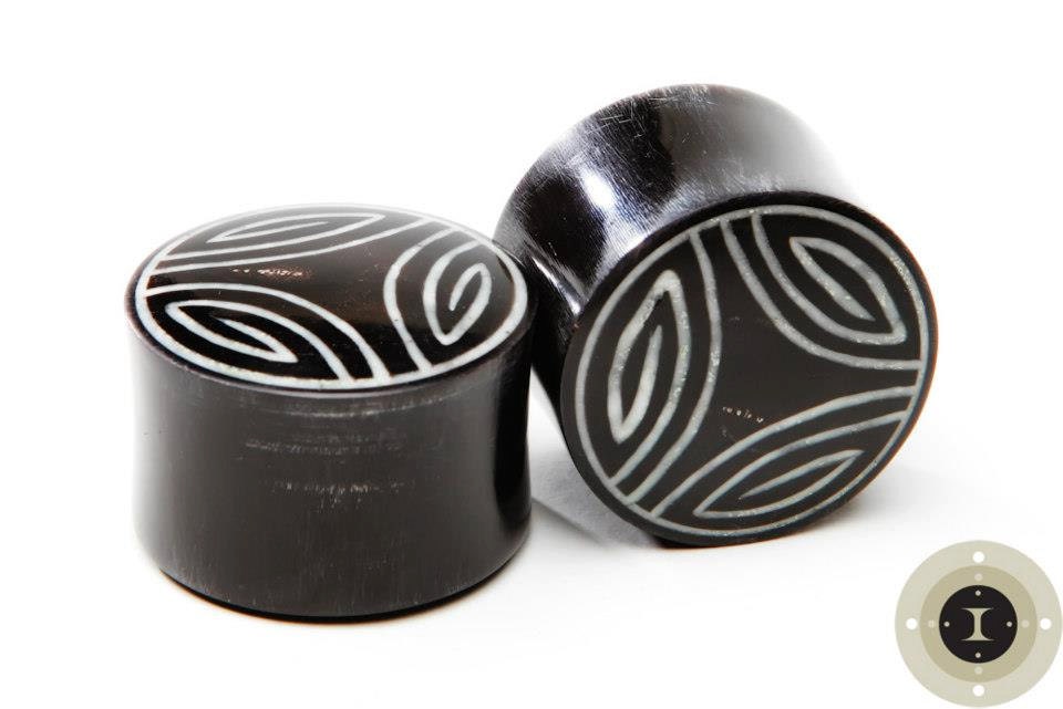 Reversible Horn Plugs with Bone Inlay – Ear Gauges