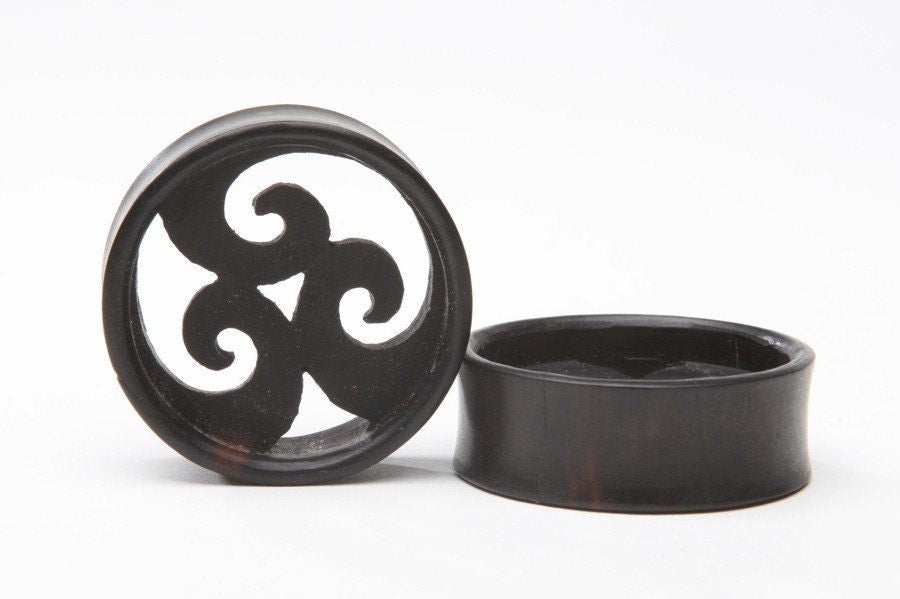 Ebony Wood Triple-Spiral Cutout Tunnels – Ear Gauges